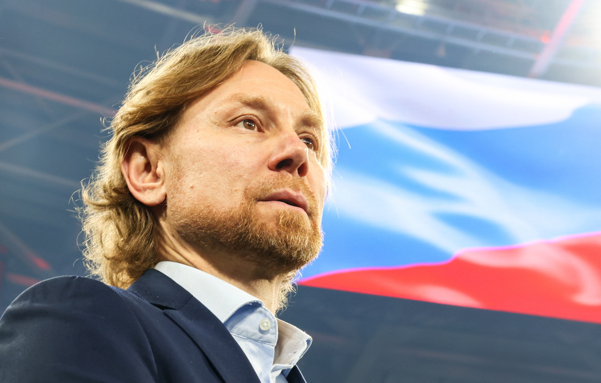    Главный тренер сборной России Валерий Карпин  Петр Ковалев/ТАСС