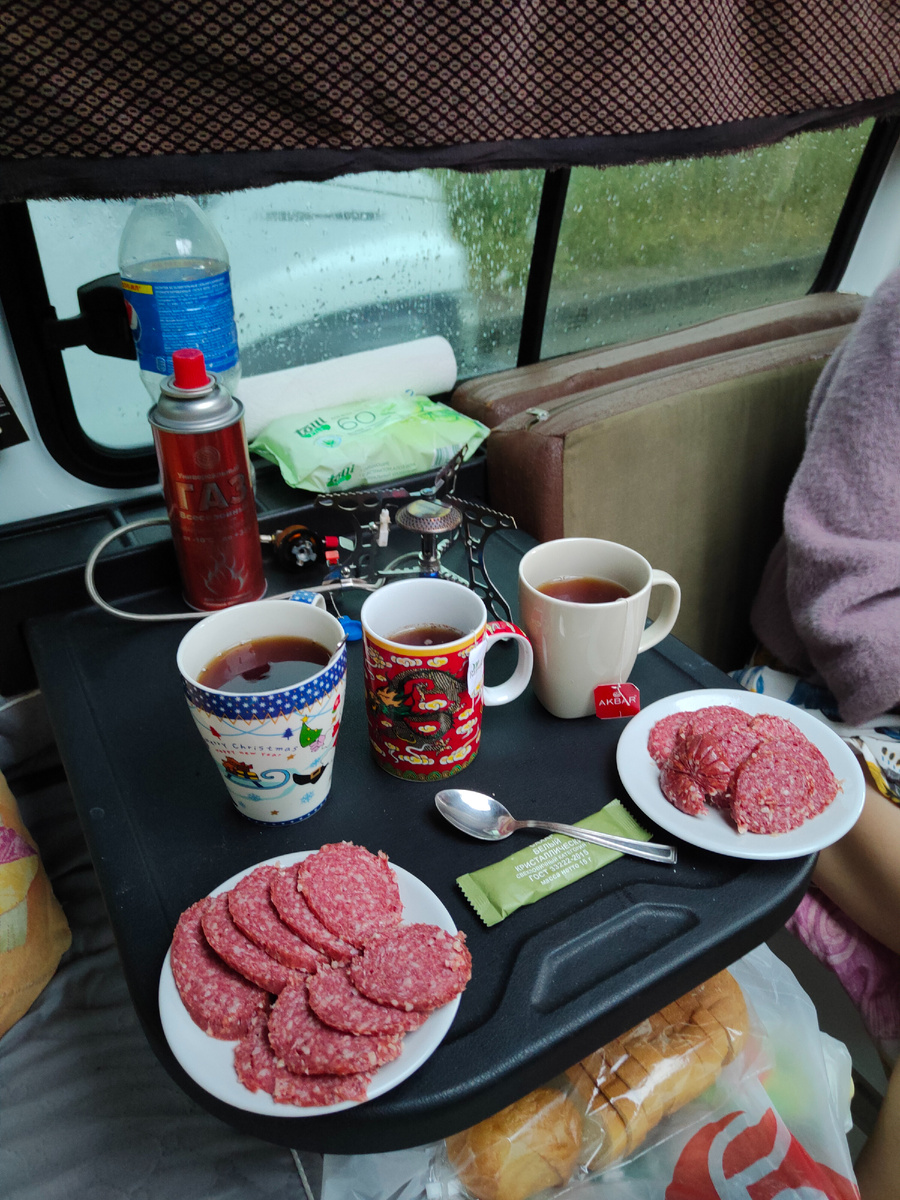 Походная еда самая вкусная.