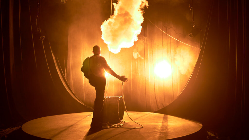 Сцена из спектакля «Старик и море», режиссер Иван Шалаев.📷Фото: Пресс-служба Мастерской Петра Фоменко