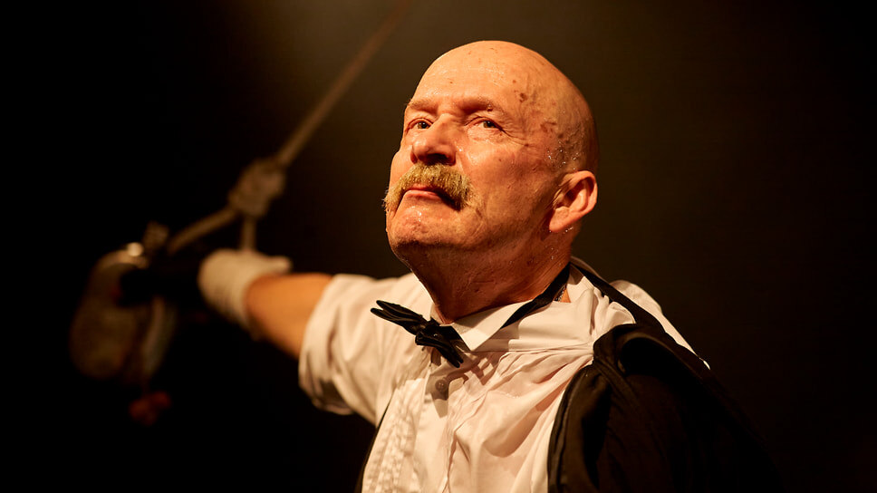 Сцена из спектакля «Старик и море», режиссер Иван Шалаев.📷Фото: Пресс-служба Мастерской Петра Фоменко