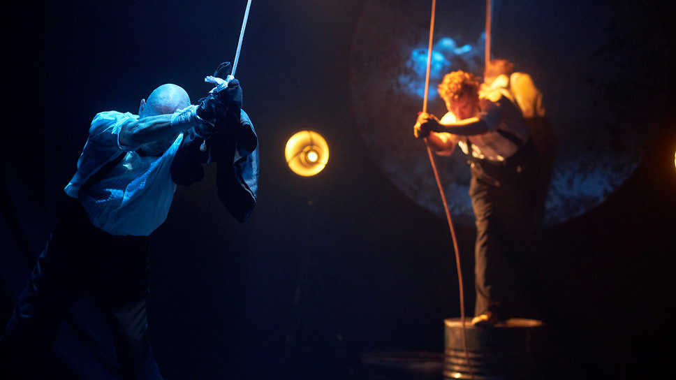 Сцена из спектакля «Старик и море», режиссер Иван Шалаев.📷Фото: Пресс-служба Мастерской Петра Фоменко