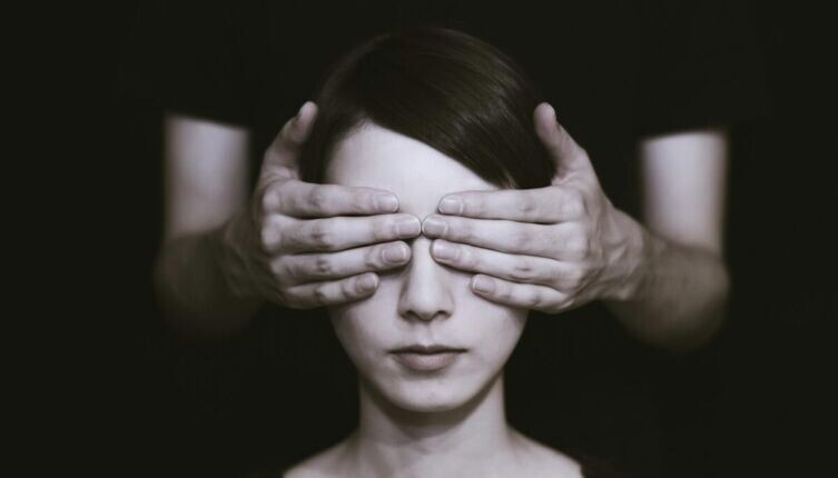    Что помогает и что мешает незрячим людям осваивать пространство? Фото: yoji Iwata on Unsplash