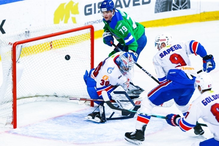 Торпедо забрасывает 4 за четыре минуты. Буцаев срывается на жруналистов после 11-го поражения. Локомотив побеждает без Радулова