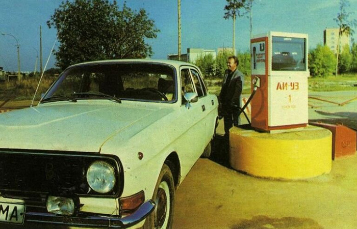 Заправлялись, кто как мог