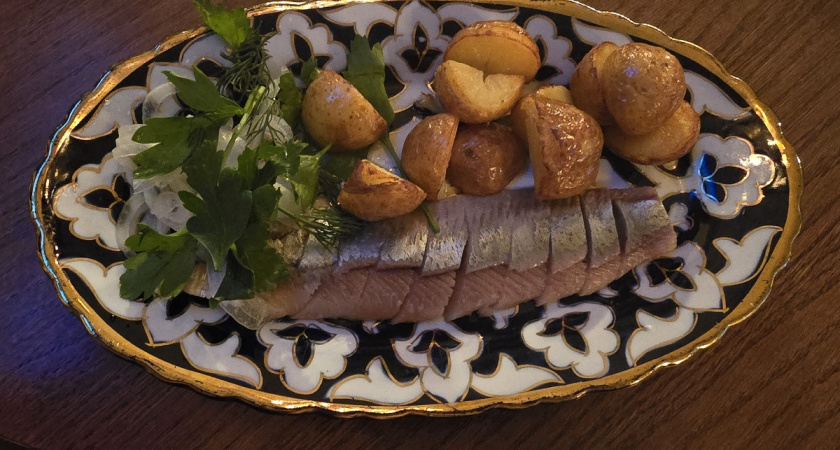    Разделываю селёдку за 3 минуты — эта японская технология поражает даже опытных поваров