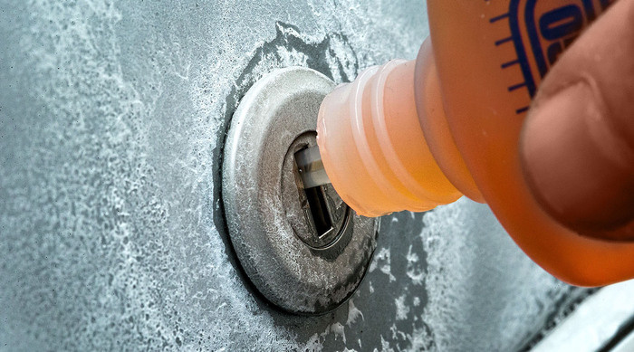 Препарат способен за несколько минут решить проблемы с замерзшим автомобильным замком