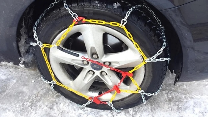 Титановые цепи используются для преодоления глубокого снега