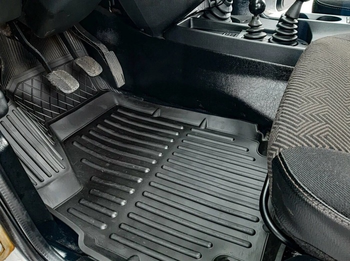 Коврик из резины очень удобен при обилии влаги в зимний период