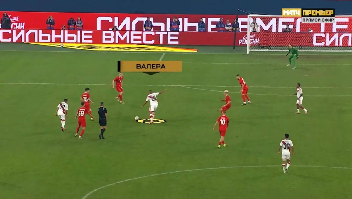 Валере никто не мешает пробить. Скриншот с видео "Матч Премьер"