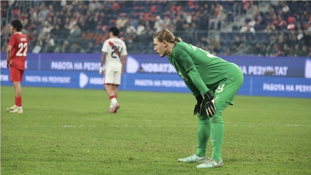 Матвей Сафонов в матче с Перу. Фото Дмитрия Челяпина / Матч ТВ