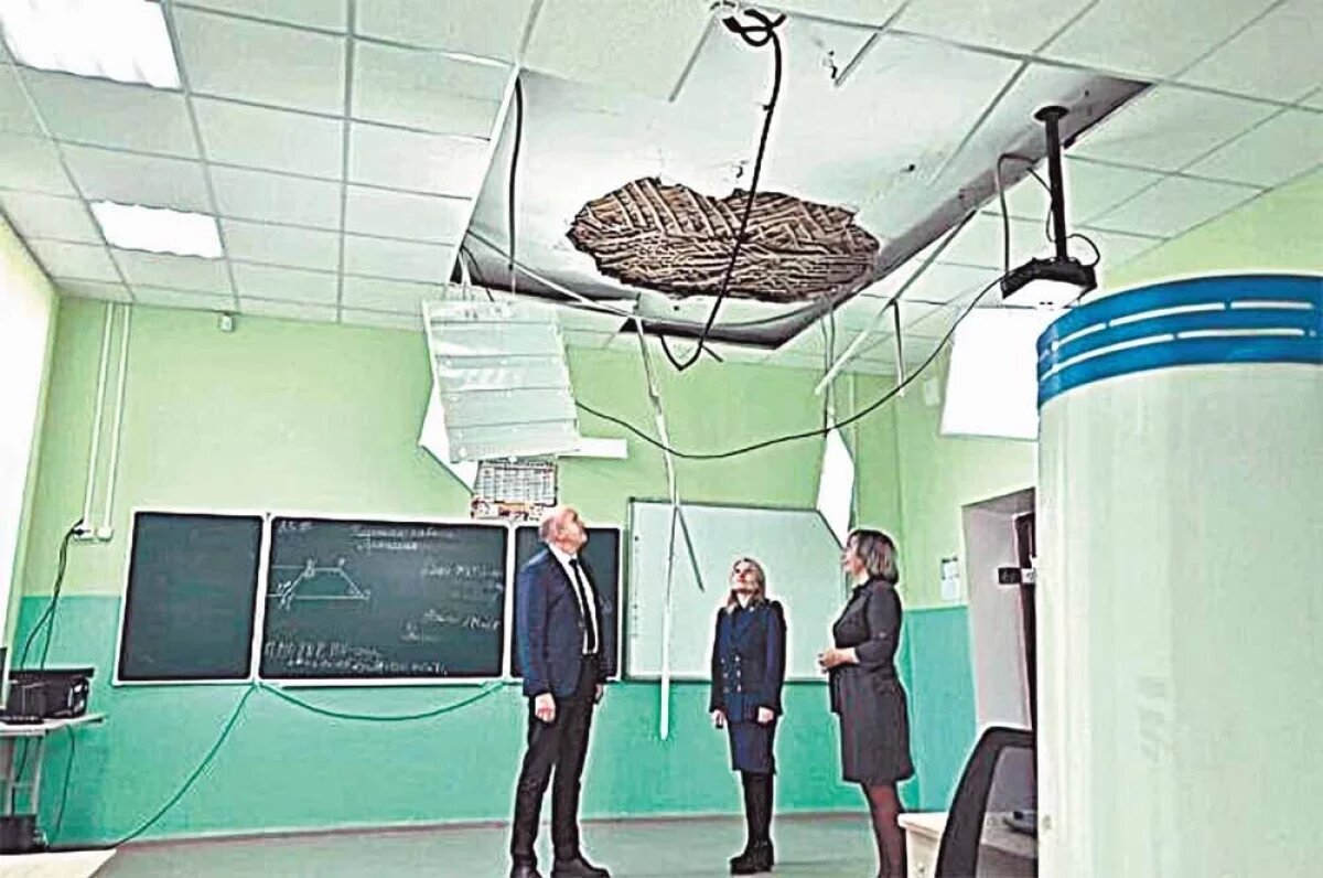    К счастью, упавший в школе города Балей потолок не задел учеников.