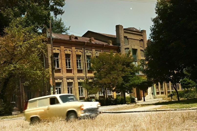 1. Медицинский институт г. Орджоникидзе