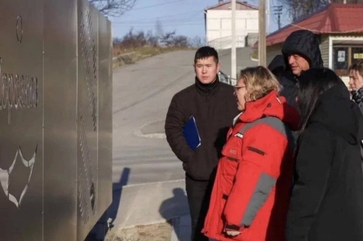    Вандалы повредили новый забор насосной станции в Корсакове