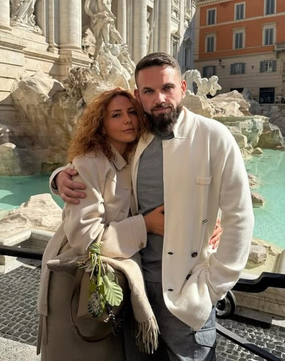    Новаки жили на широкую ногу. Они исчезли 2 октября, после встречи в особняке. СОЦСЕТИ