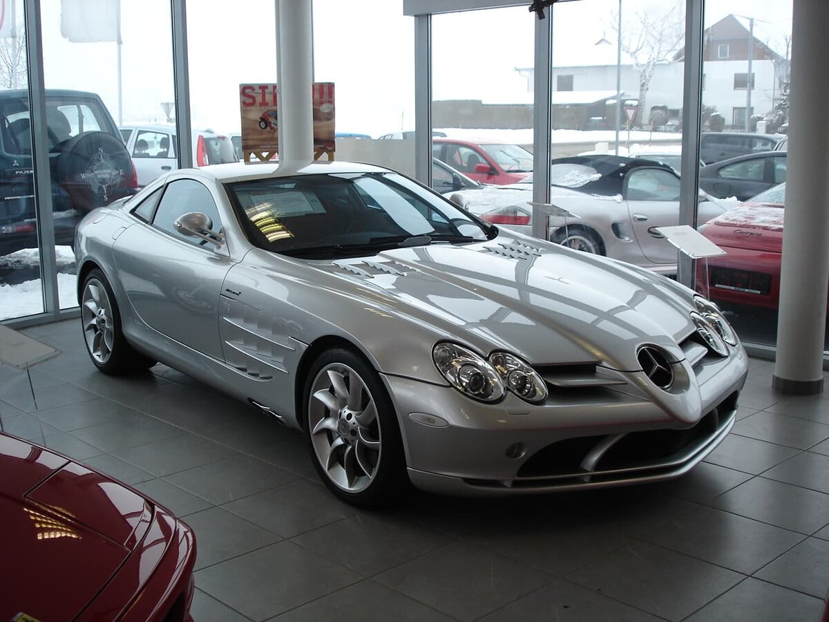   Mercedes-Benz SLR McLaren