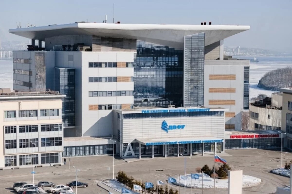    В ДВФУ открылась выставка редких гравюр об истории Дальнего Востока