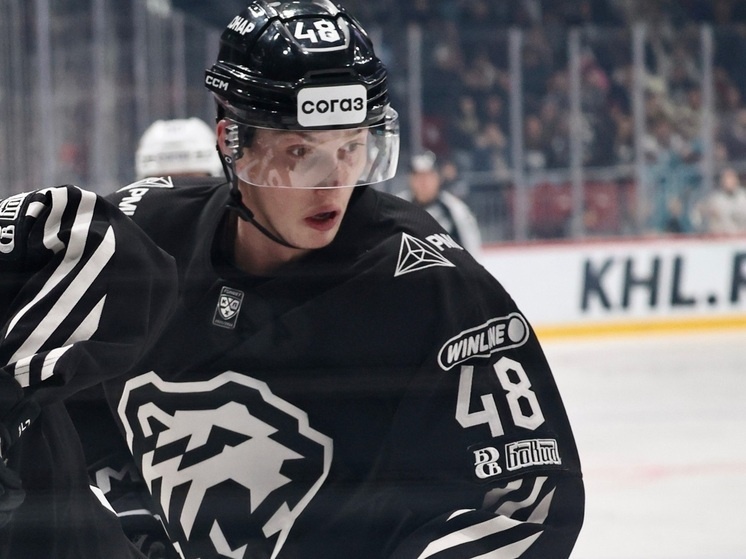     Защитник "Трактора" Арсений Коромыслов попал в топ-10 лучших хоккеистов КХЛ. Фото Юлии Боровиковой ("Вечерний Челябинск")