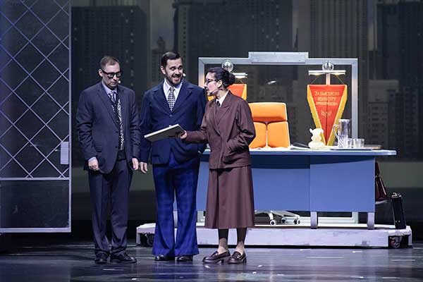 Не бойтесь жизнь переломить: премьера мюзикла «Служебный роман» в Иркутске