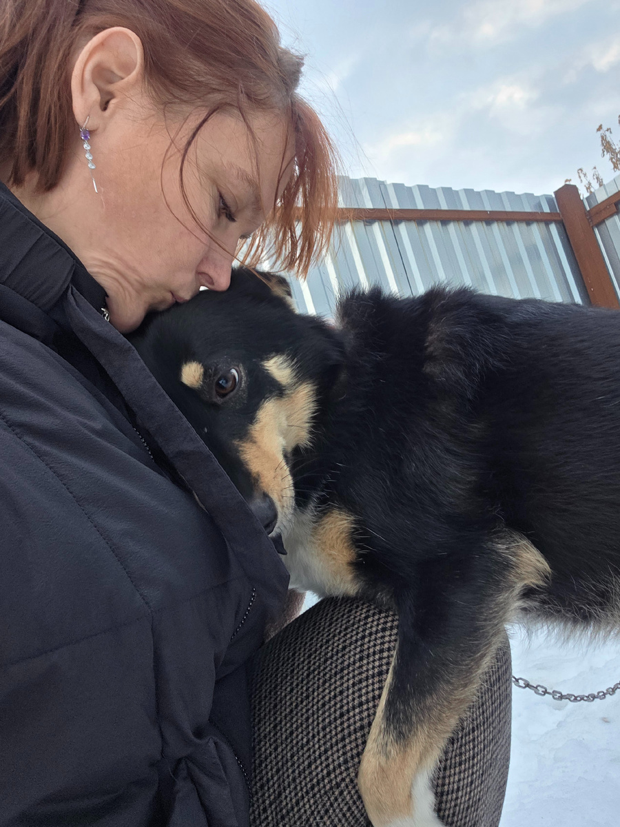 Альт прижимается ко мне отчаянно доверчиво