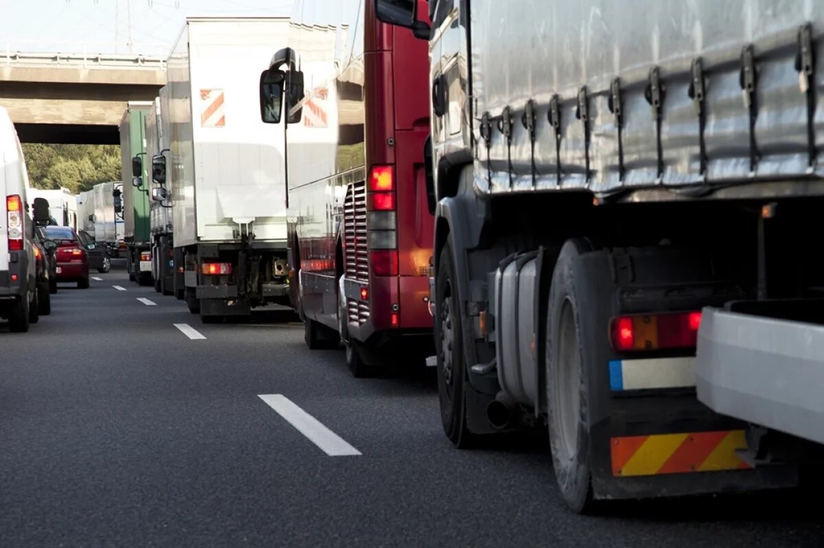    Белоруссия запретила грузовикам литовских компаний-перевозчиков покидать территорию страны.