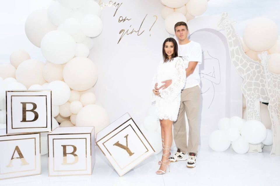    Александр Соболев с женой. Источник: t.me/Sobolev_7