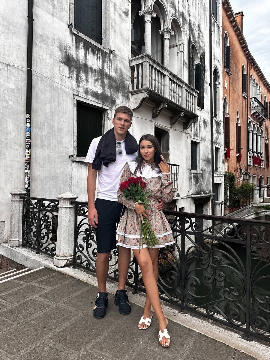    Александр Соболев с женой. Источник: t.me/Sobolev_7