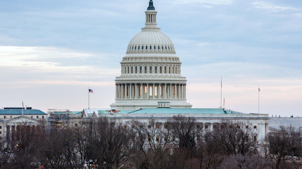     В США закончился рекордный по длительности шатдаун ИЗВЕСТИЯ/Алексей Агарышев