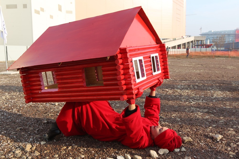    От недобросовестных застройщиков уже пострадали жители 55 регионов. / Сергей Михеев