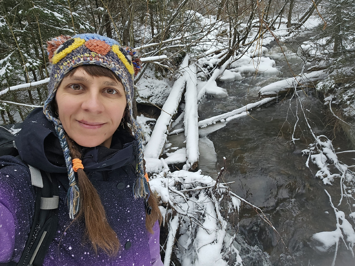 Моя довольная мордаха у таёжной реки.