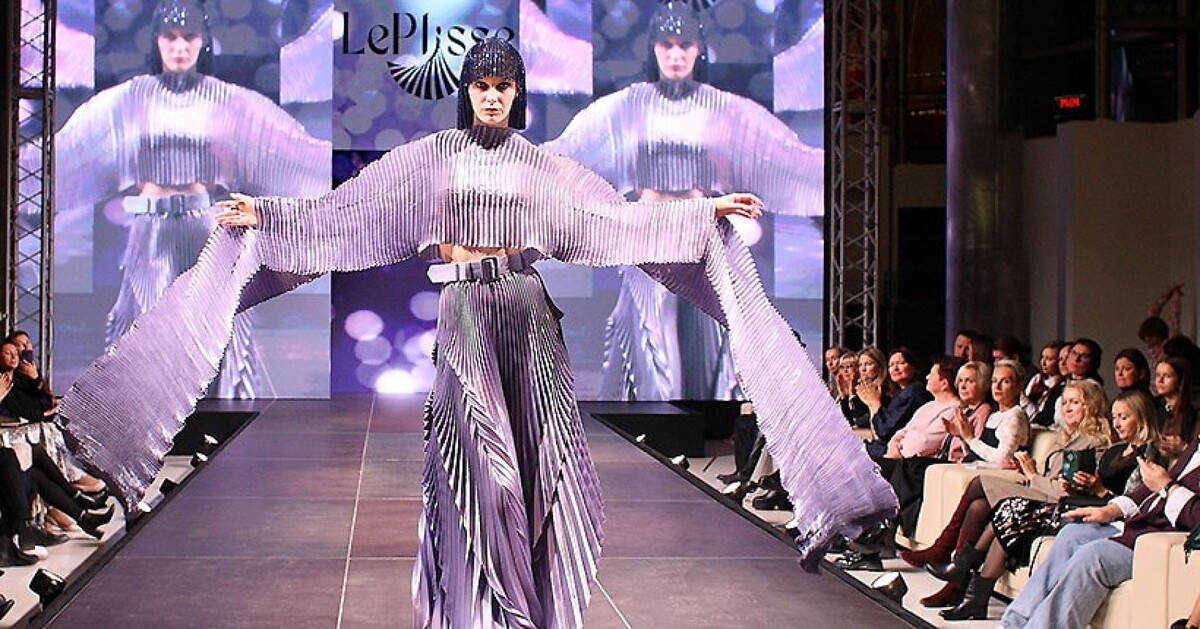 Международный конкурс дизайнеров одежды больше 30 лет открывает двери в мир большой моды молодым талантам.