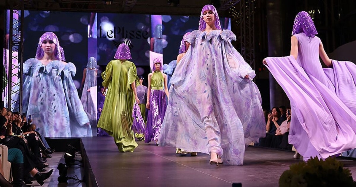 На конкурсе Елена Кравченко хотела показать складки в одежде, аксессуарах, причёсках.