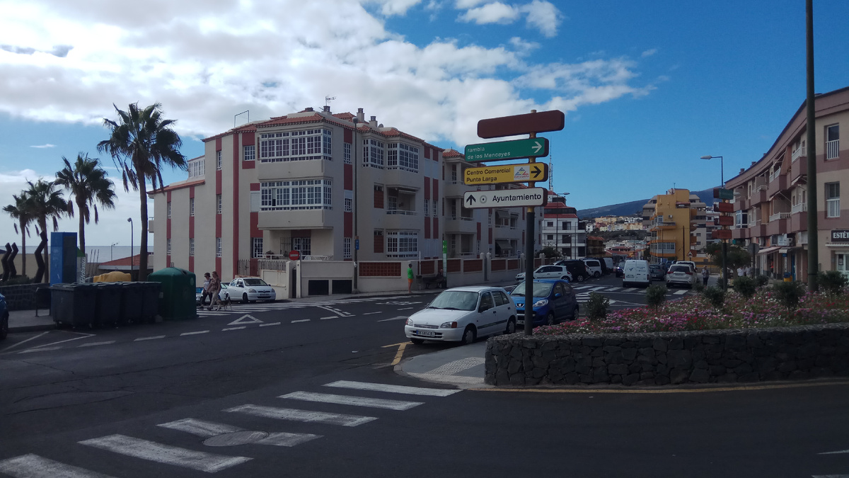 Точно в таком доме мы провели ночь, а машина в это время отдыхала в подземном паркинге под домом   