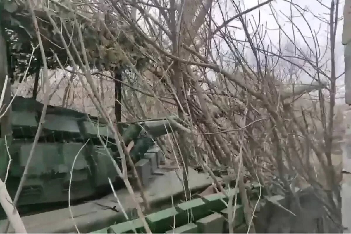    Минобороны РФ: российский танк Т-72 уничтожил отделение солдат ВСУ