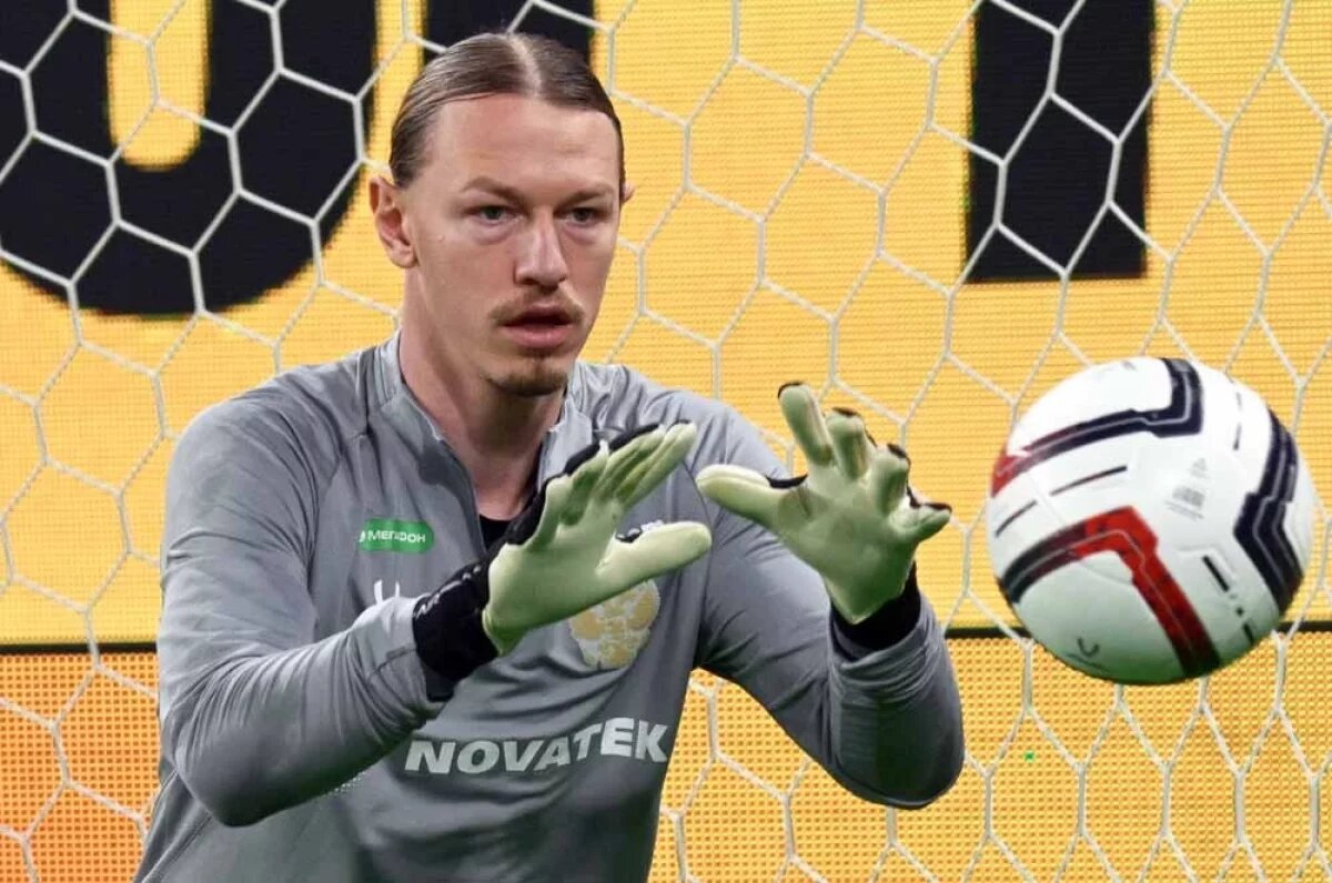    Вратарь Матвей Сафонов.