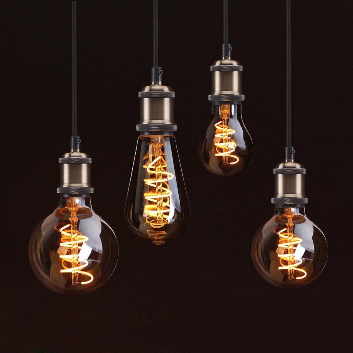 Современный ретро-стиль. Такие лампочки, стилизованные под первые модели Эдисона, сегодня снова в моде, создавая уютную атмосферу в интерьерах.