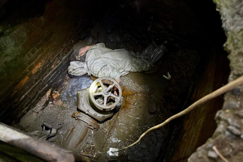    Специалисты проводят ремонтные работы