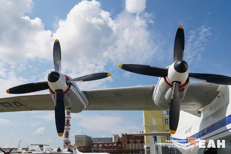    ЕАН. Винтовой самолет