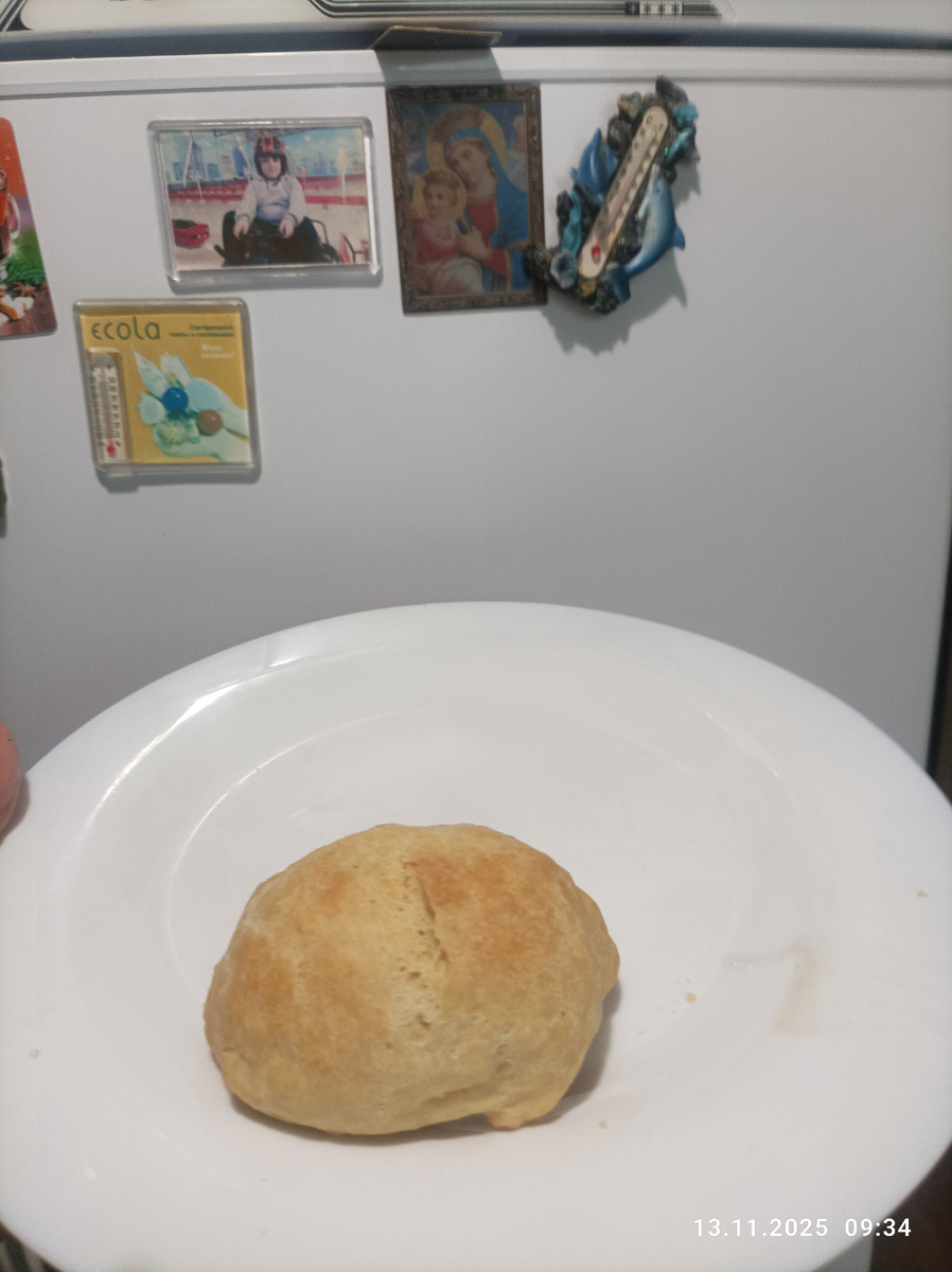 Одна хлебная булочка осталась. 