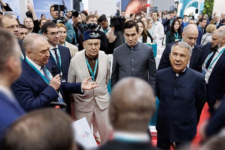    «Мы подготовили конкретные предложения, обратились с ними к раису Татарстана Рустаму Минниханову, он дал нам поручение отработать вопрос о создании переходного периода, что мы и сделали».   
Фото: «БИЗНЕС Online»