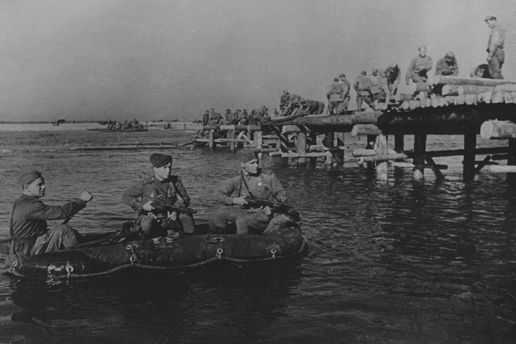   Форсирование Днепра, 1943 год   
А. Шайхет/Из собрания Исторического музея
