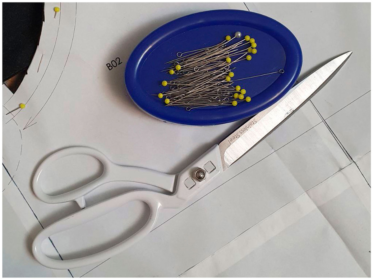 Мои основные ножницы для раскроя. Удобно лежат в руке, режут быстро и легко даже толстые ткани.