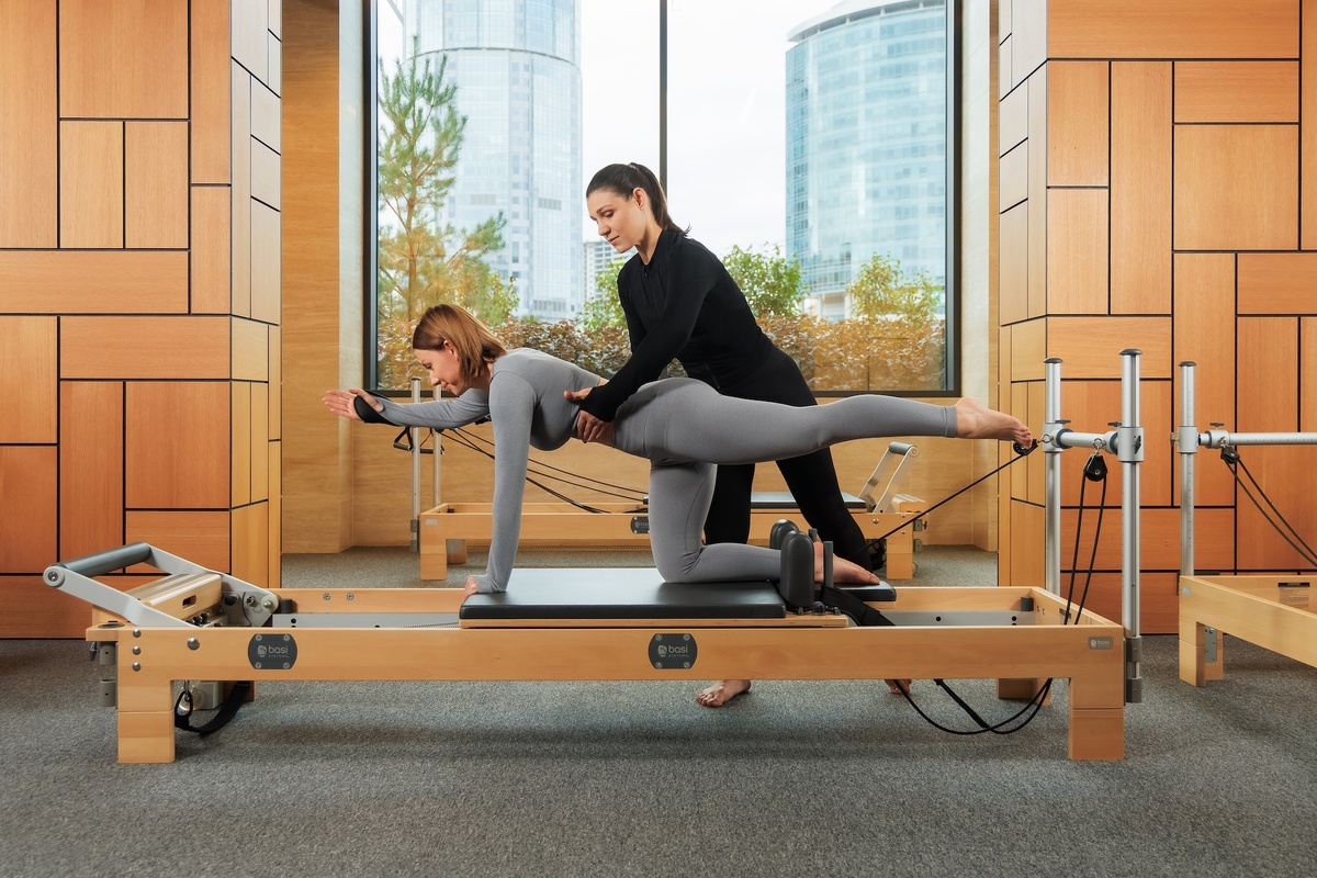 Индивидуальная тренировка по пилатесу на реформере в студии Pilates RCC. Тренер: Екатерина Стальмахович.