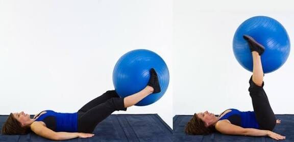 Подъём ног с фитболом