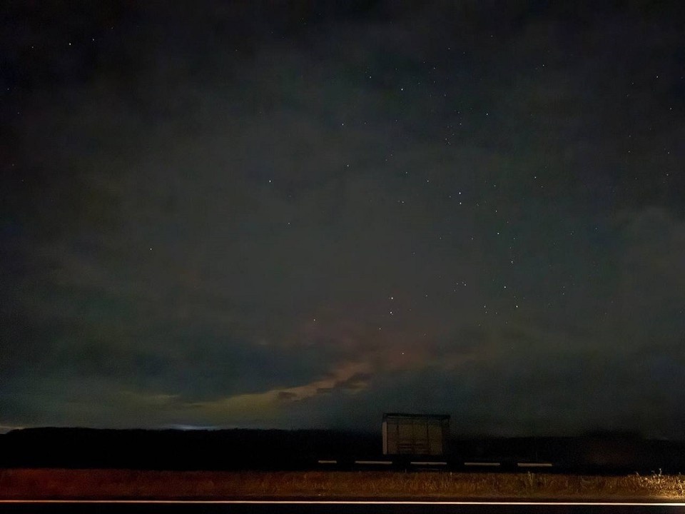    В небе в Червенском районе заметили полярное сияние. Фото: телеграм-канал «Метеовайб».