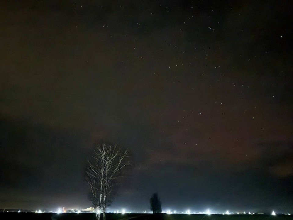    В Минской области заметили полярное сияние. Фото: телеграм-канал «Метеовайб».