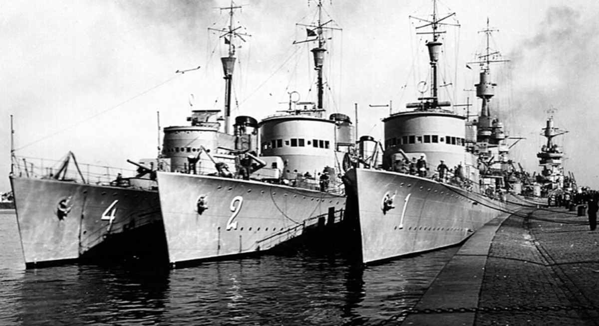 Шведские эсминцы в базе