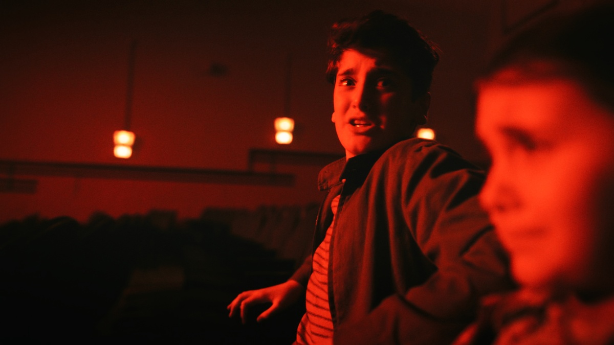 Отличная начальная сцена 2 серии Оно: Добро пожаловать в Дерри