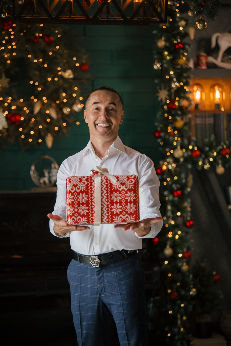 Всеволод Татаринов, 34 года бизнес-практики
Президент API (Ассоциации профессиональных интернет -предпринимателей
 Лектор российского общества "Знание"
Бизнес-стратег
Эксперт в области наставничества
Помог 452 предпринимателю стать миллионером
Общественный деятель и просветитель в области бизнес-образования