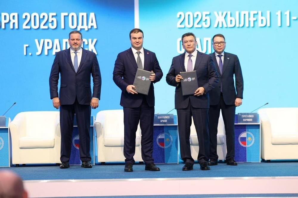 На пленарном заседании XXI Форума межрегионального сотрудничества России и Казахстана / Фото: Пресс-служба правительства Омской области  📷
