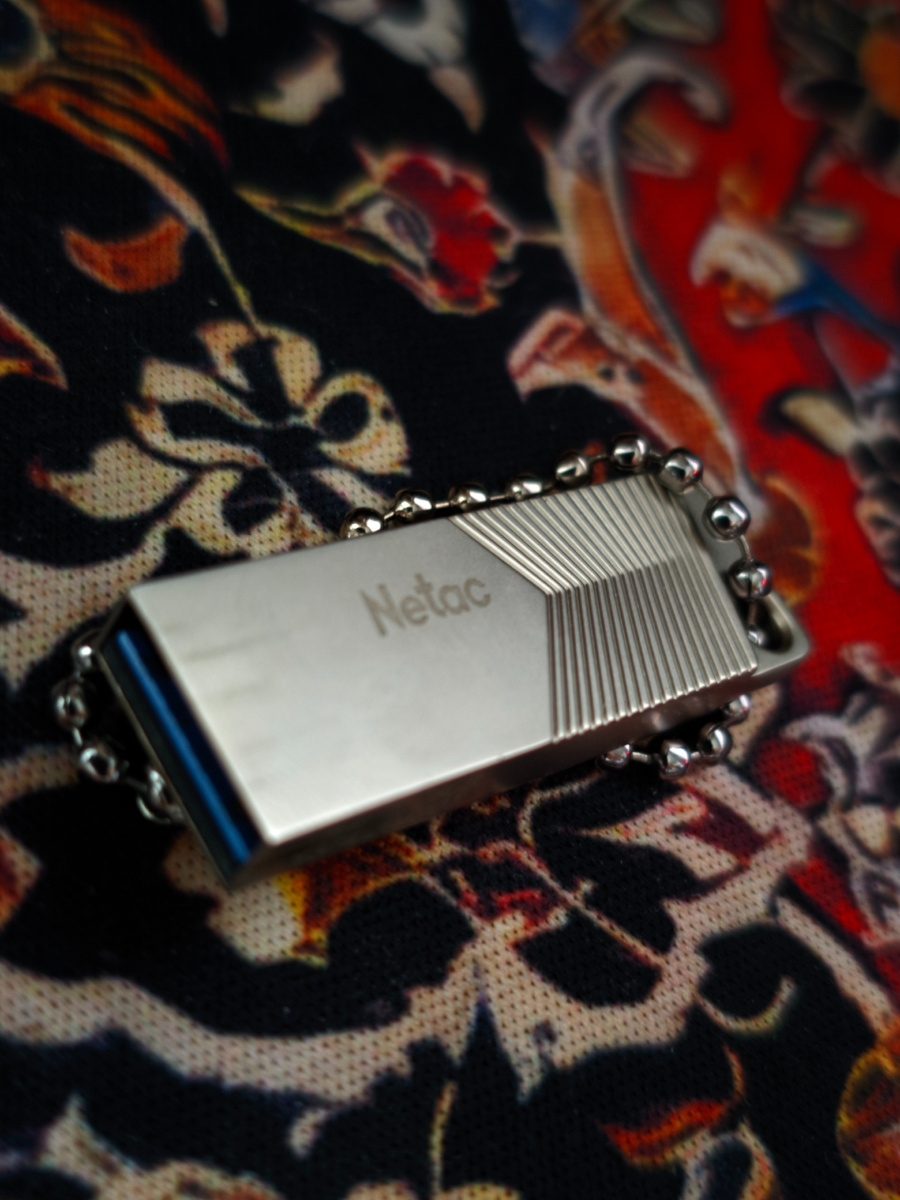 Флешка USB 3.0 не менее 32 ГБ